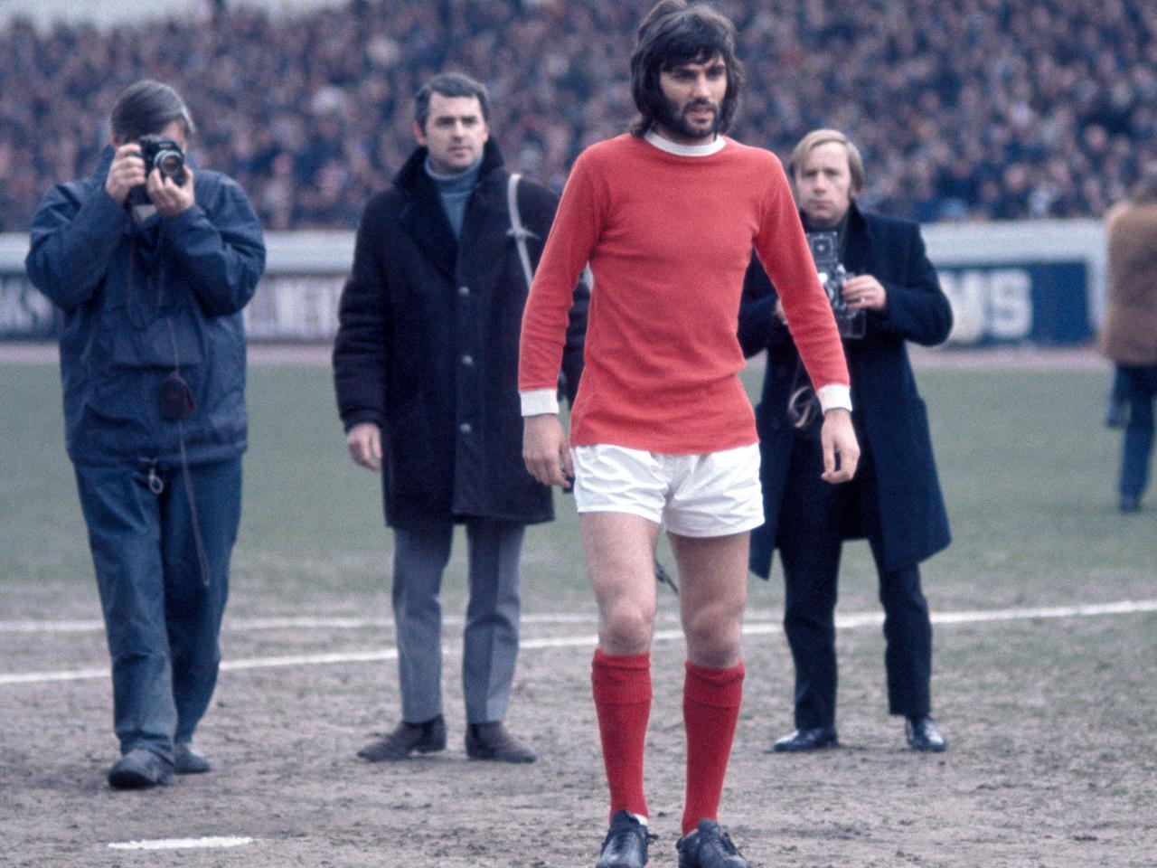 25-november-memperingati-hari-apa-1-ikon-sepak-bola-dan-2-legenda-mu-berpulang