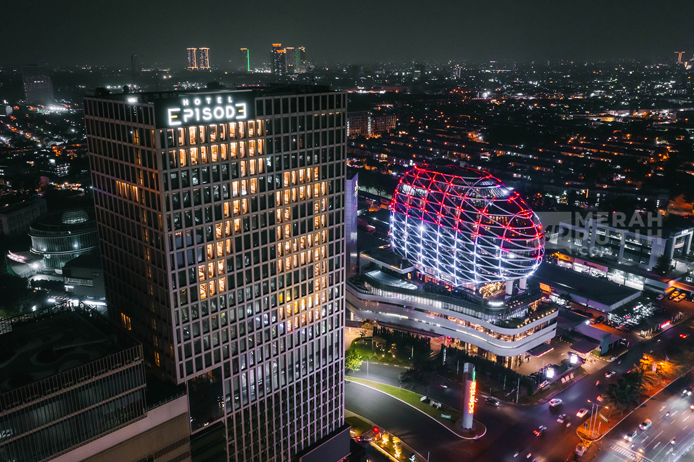 Hotel JHL Solitaire dan Episode Nyalakan Lampu Merah Putih dan Angka 79 Meriahkan HUT Kemerdekaan RI