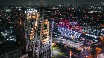 Hotel JHL Solitaire dan Episode Nyalakan Lampu Merah Putih dan Angka 79 Meriahkan HUT Kemerdekaan RI