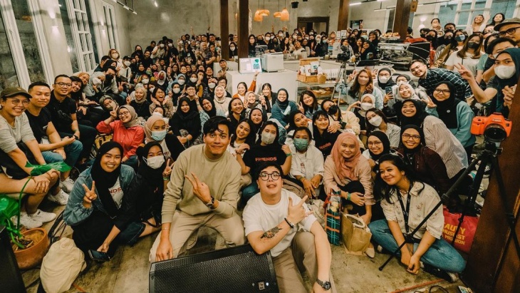 Obati Rindu Penggemar, Rendy Pandugo Gelar Konser Intimate