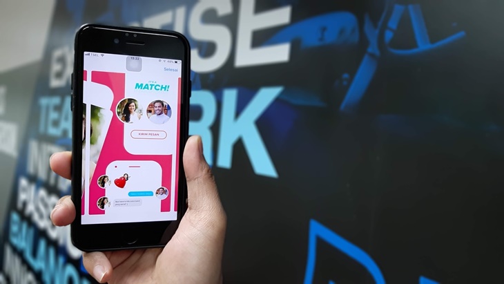 Terlalu Banyak Pilihan di Aplikasi Kencan Mengurangi Komitmen Seseorang