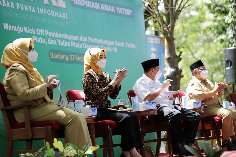 Ketua Tim Penggerak Pemberdayaan Kesejahteraan Keluarga (TP-PKK) Provinsi Jabar Atalia Praratya Ridwan dalam JAPRI (Jabar Punya Informasi) bertema "Inspirasi Anak Yatim" di Gedung Sate, Kota Bandung, Senin (27/9). (Humas Jabar)