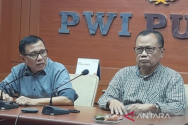 Dewan Kehormatan Berhentikan Ketua Umum PWI Pusat Hendry Ch Bangun