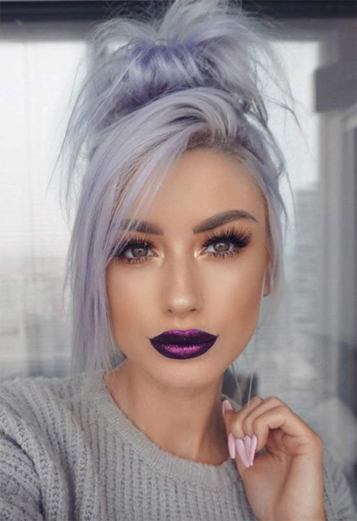 Trivia 4 _ Anak seni umum menggunakan lipstick ungu (Foto_ Pinterest_glowsly.com)