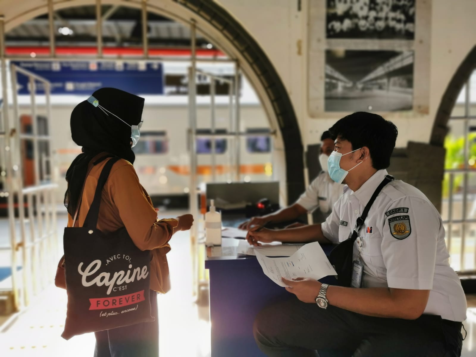 Kini, Naik Kereta Jarak Jauh dari Jakarta Wajib Sudah Divaksin COVID-19