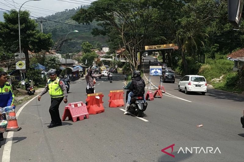 Polresta Bandung Alihkan Arus di Jalur Nagreg 