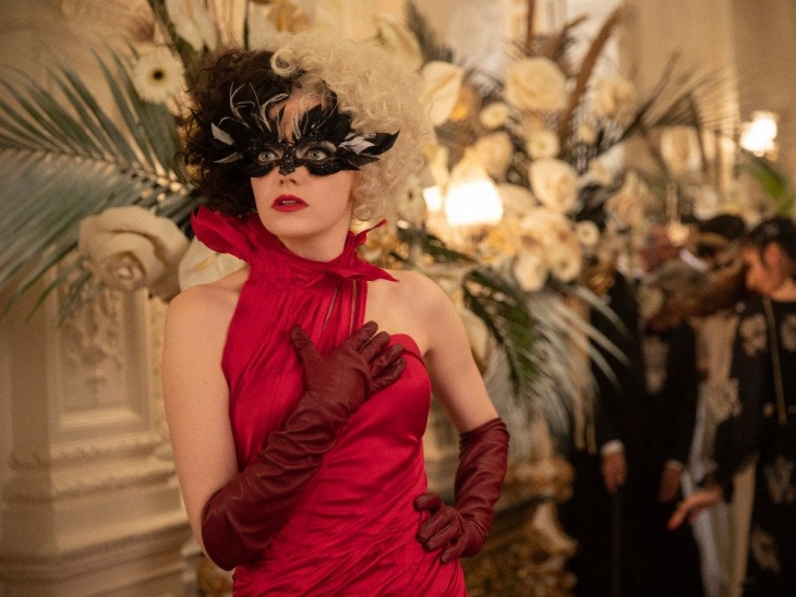 Penampilan Emma Stone di 'Cruella' Bisa Jadi Inspirasi Gaya Berpakaian