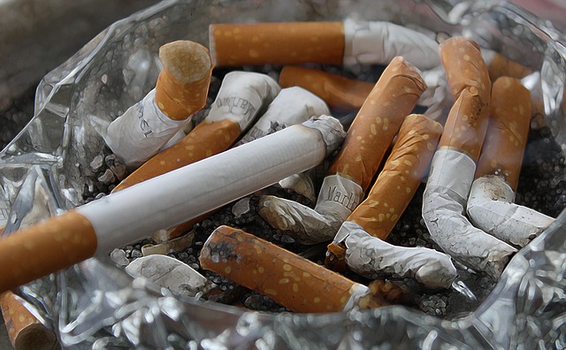 Rokok akan merusak jaringan kulit. (Foto: Pixabay/geralt)
