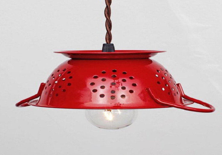 Tempat Nasi Bekas Dimodifikasi Jadi Lampu Gantung