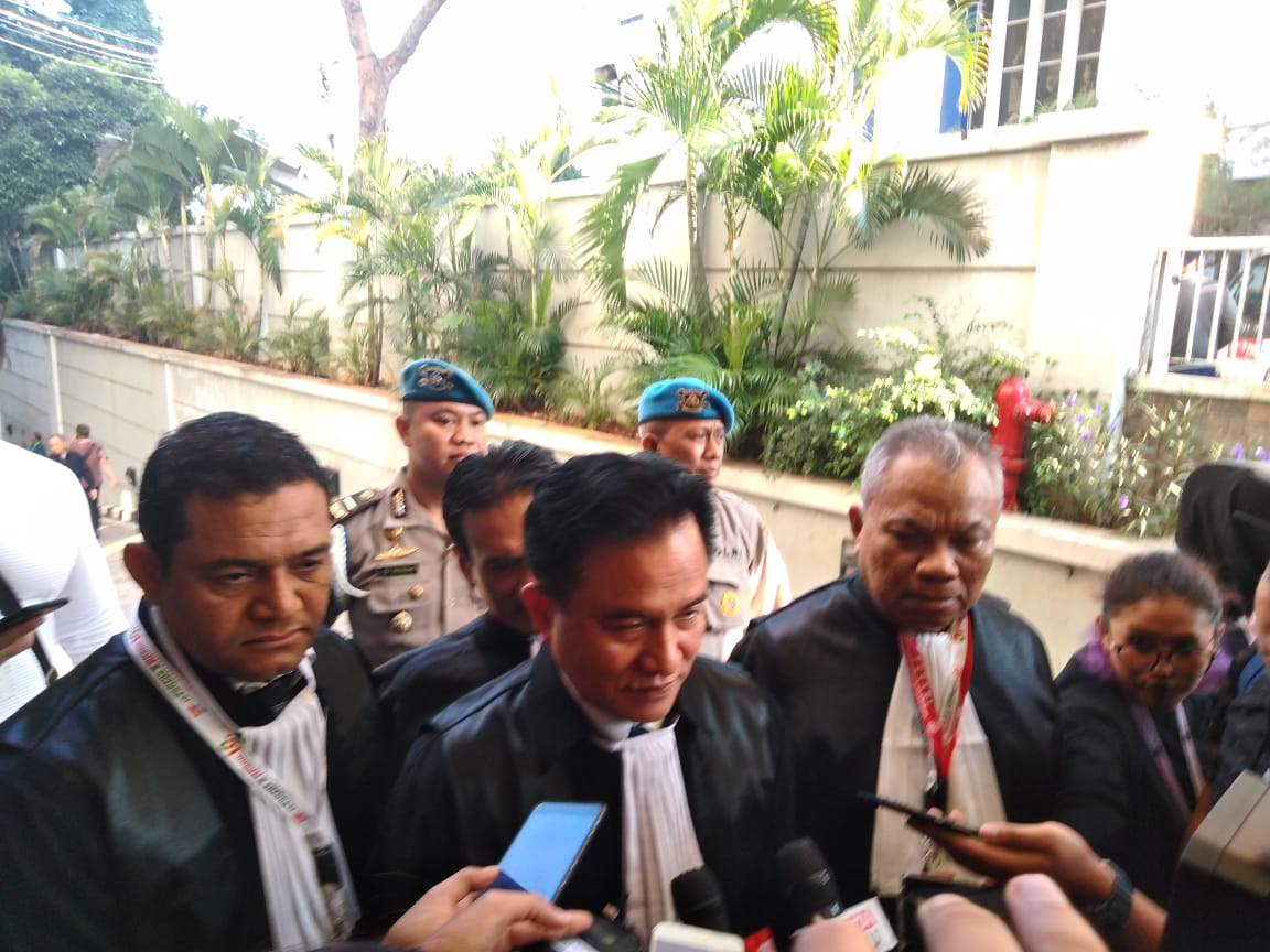 Tim Advokasi Jokowi-Ma'ruf Amin mendatangi Gedung Mahkamah Konstitusi untuk mengikuti sidang lanjutan sengketa pemilu di MK. Tim yang dipimpin Yusril Ihza Mahendra ini tiba sekitar pukul 08.30. Foto: MP/Kanugrahan