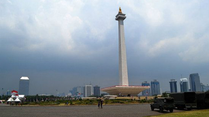 Pemandangan dengan cuaca berawan di Monas