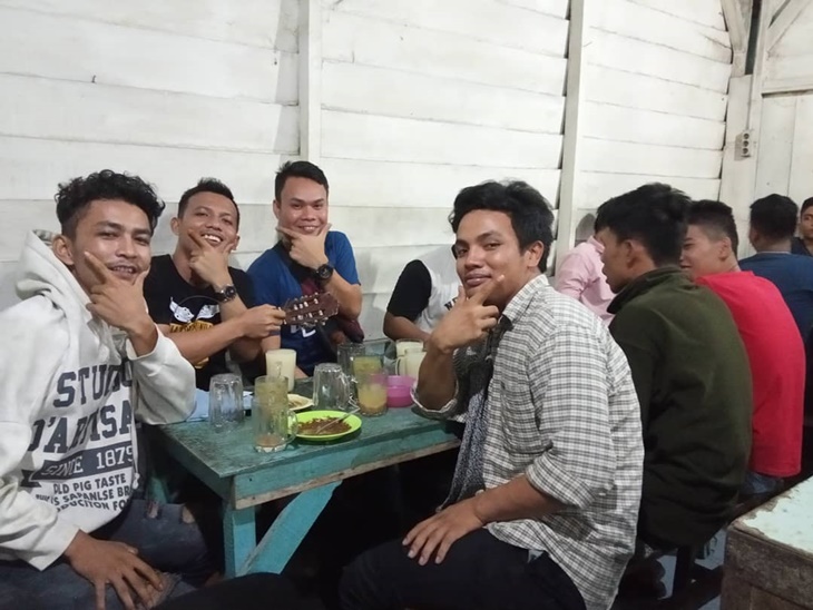 Ketika Lapo Jadi Tempat Bernyanyi dan Berdebatnya Orang Batak