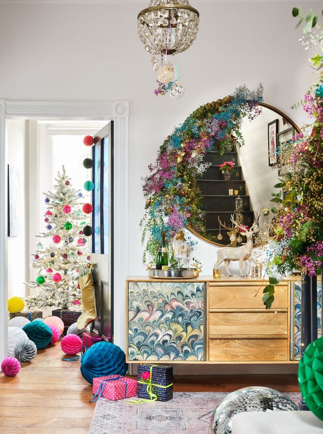 Beberapa pohon Natal di dalam ruangan. (Foto Wayfair)