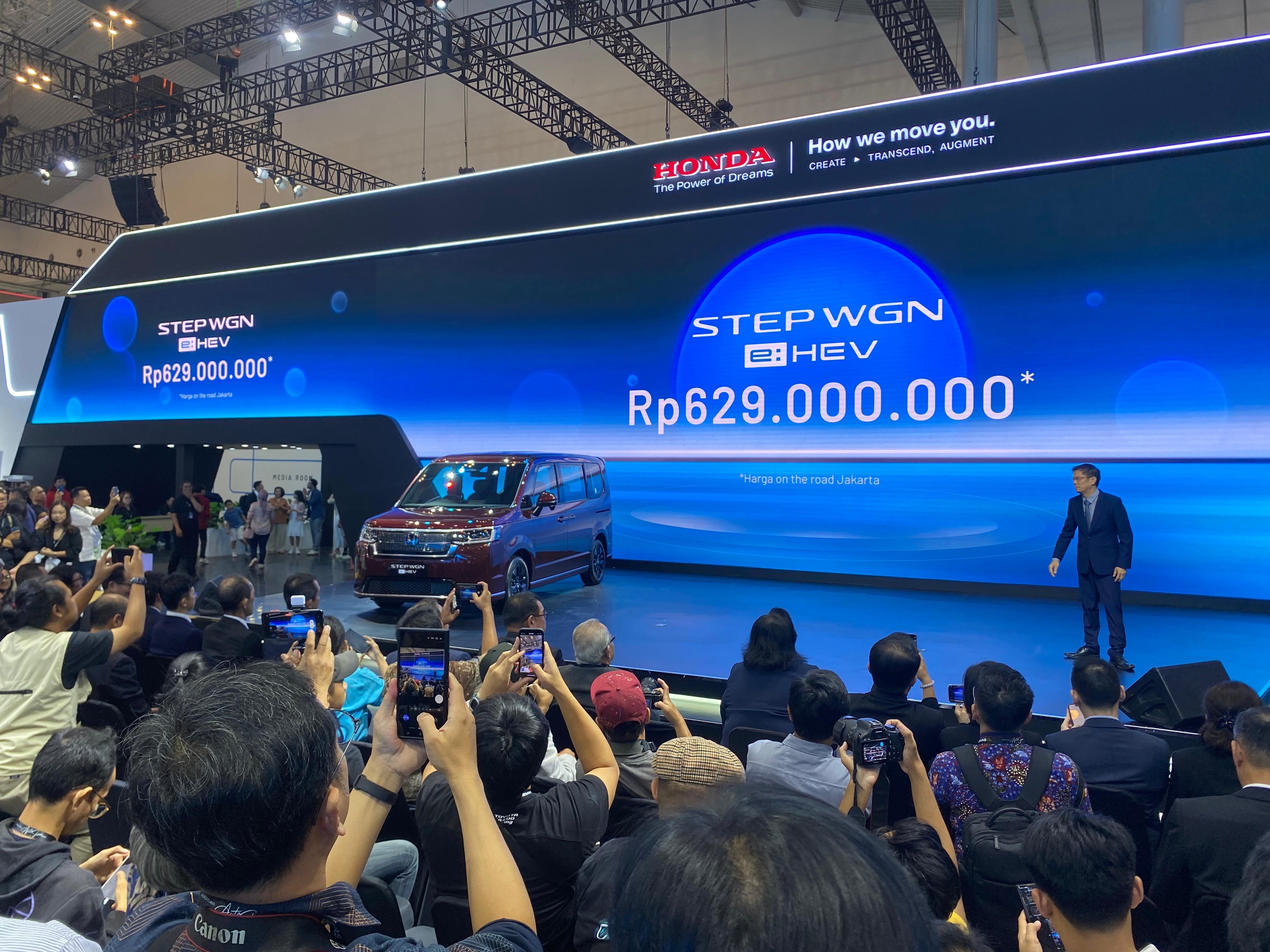 Honda Step WGN e:HEV bisa menampung hingga tujuh orang