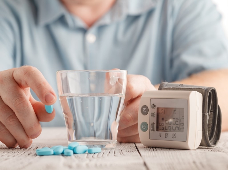 Rutin konsumsi obat yang diresepkan dokter (Foto: 123RF/Andrey Cherkasov)