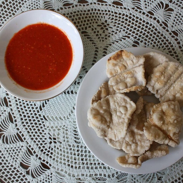 Kemplang tunu. (Foto: Instagram/catering_nayakitchen_palembang)
