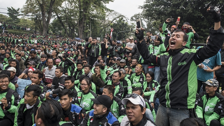 Sopir Transportasi Daring Kepung Gedung Sate