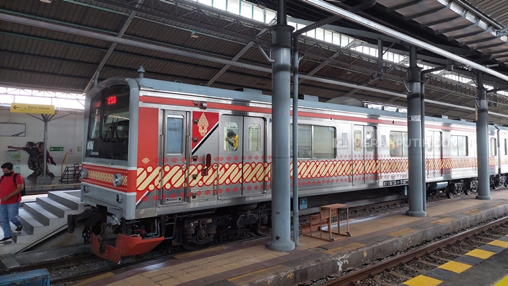  KRL Solo-Yogyakarta di Stasion Solo Balapan. (MP/Ismail)