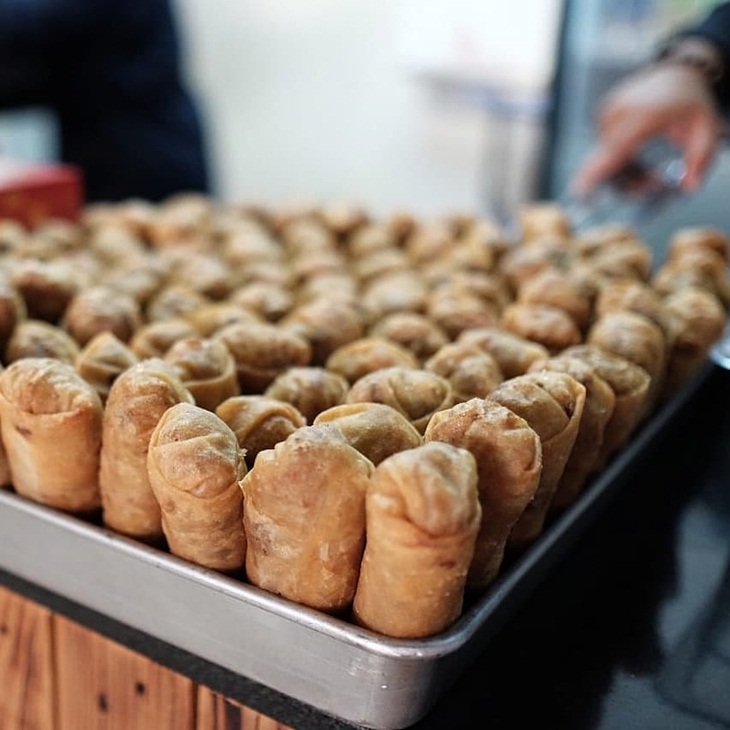 Lumpia khas Semarang. (Foto: instagram.com/javaloenpia)