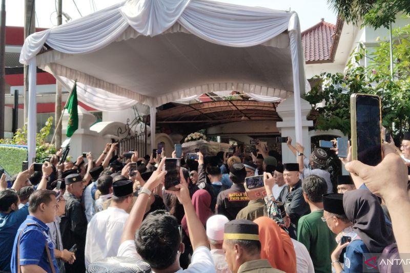 Alex Noerdin Dimakamkan di TPU Kebun Bunga, Program Sekolah Gratis Jadi Warisan Abadi