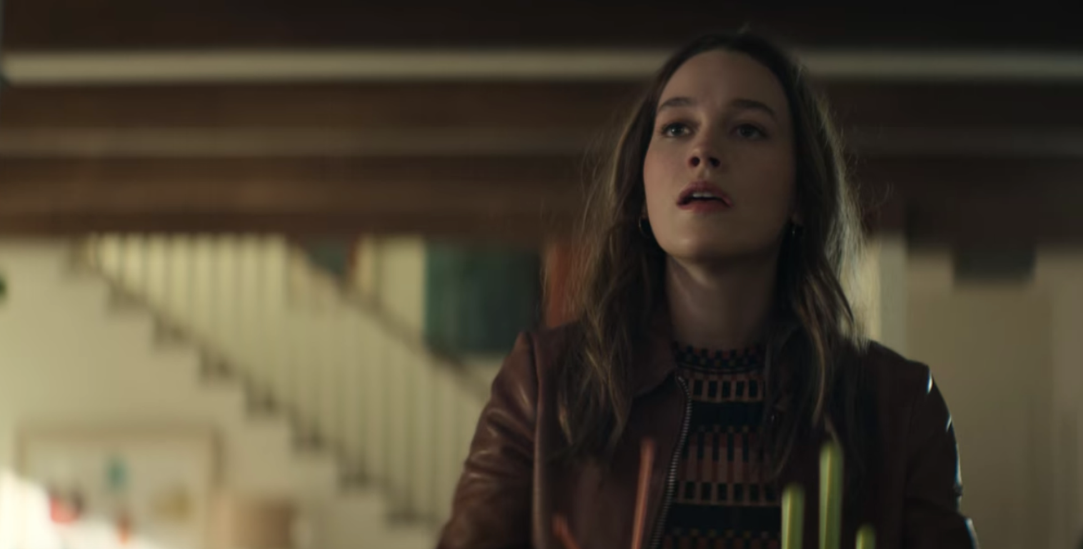 Love ketika pertama kali menempati Madre Linda. (Foto Netflix)