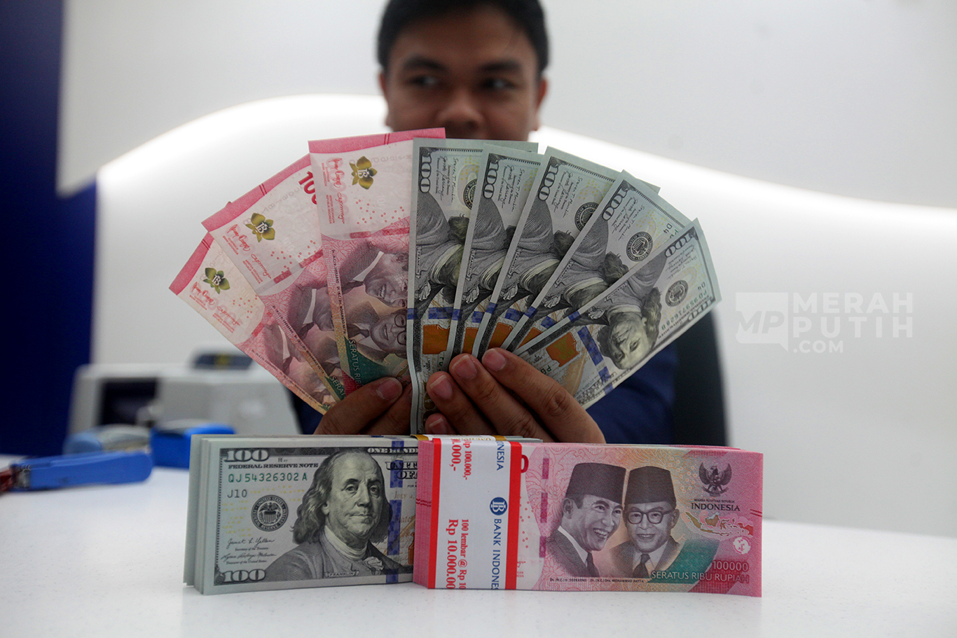 Nilai Tukar Rupiah Melemah Seiring Periode Blackout The Fed