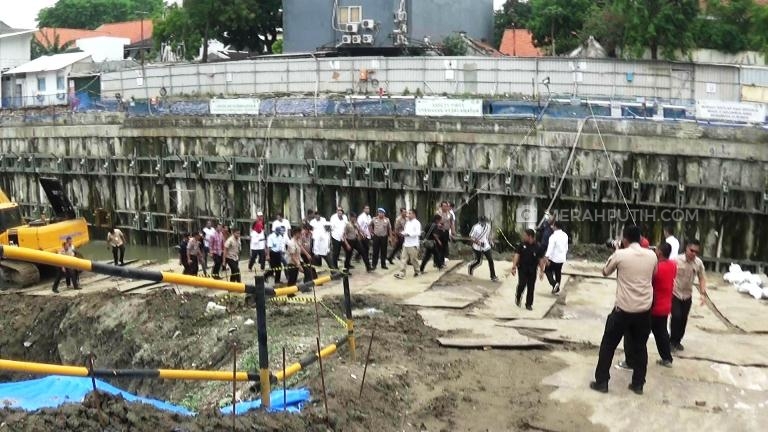 Medsos Heboh Jalan Gubeng Amblas, Jokowi Kirim Ngabalin ke TKP