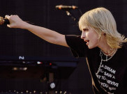 Hayley Williams Buka 'Eras Tour' Taylor Swift di London dengan Nyanyikan 'Decode'