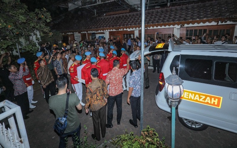 Jenazah BJ Habibie tiba di rumah duka Patra Kuningan, Jakarta