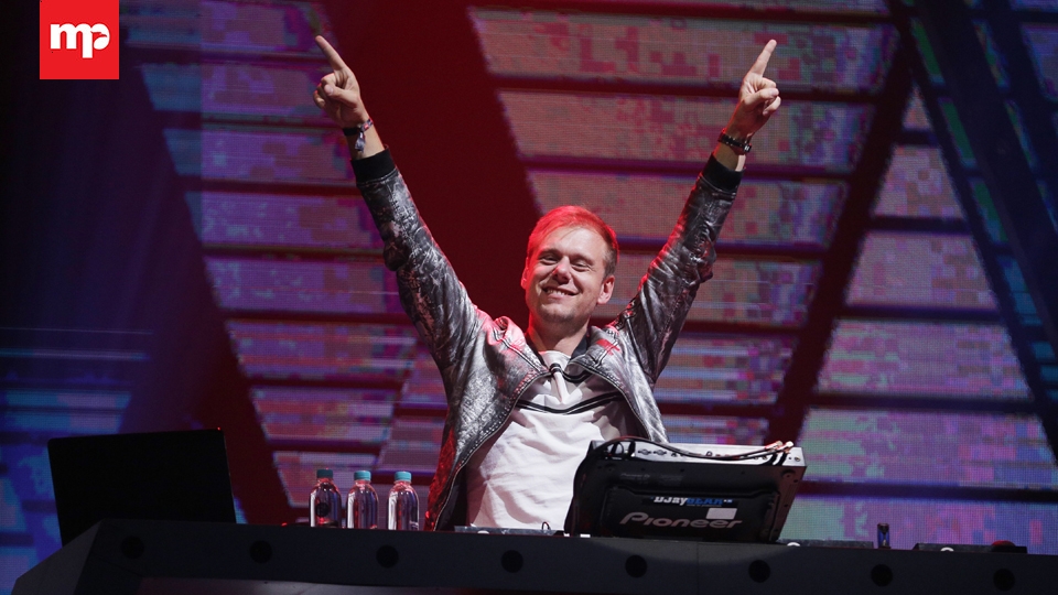 Armin van Buuren Sukses Hibur Penonton