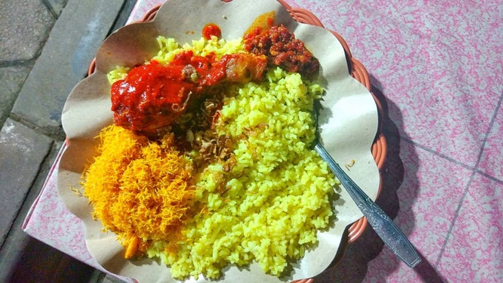   Nasi kuning khas Samarinda. (Foto: instagram@marninov)