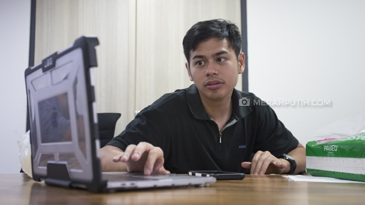 Surya Sahetapy saat datang ke Merahputih.com  (Foto: MP/Aldi Fadlillah)