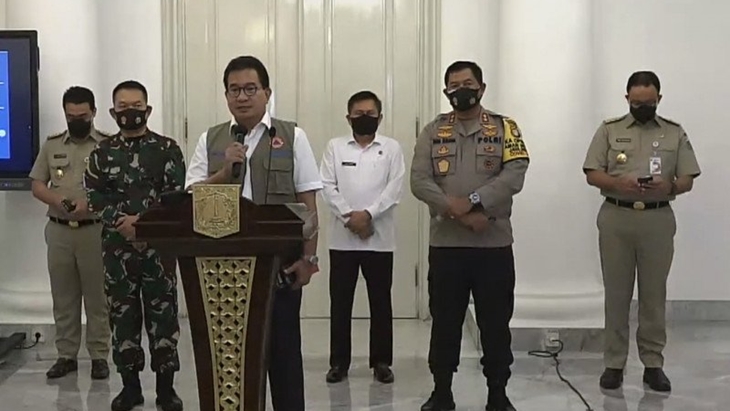 Juru Bicara Satuan Tugas Penanganan COVID-19 Wiku Adisasmito (tiga kiri). ANTARA/HO-Satuan Tugas Penanganan COVID-19