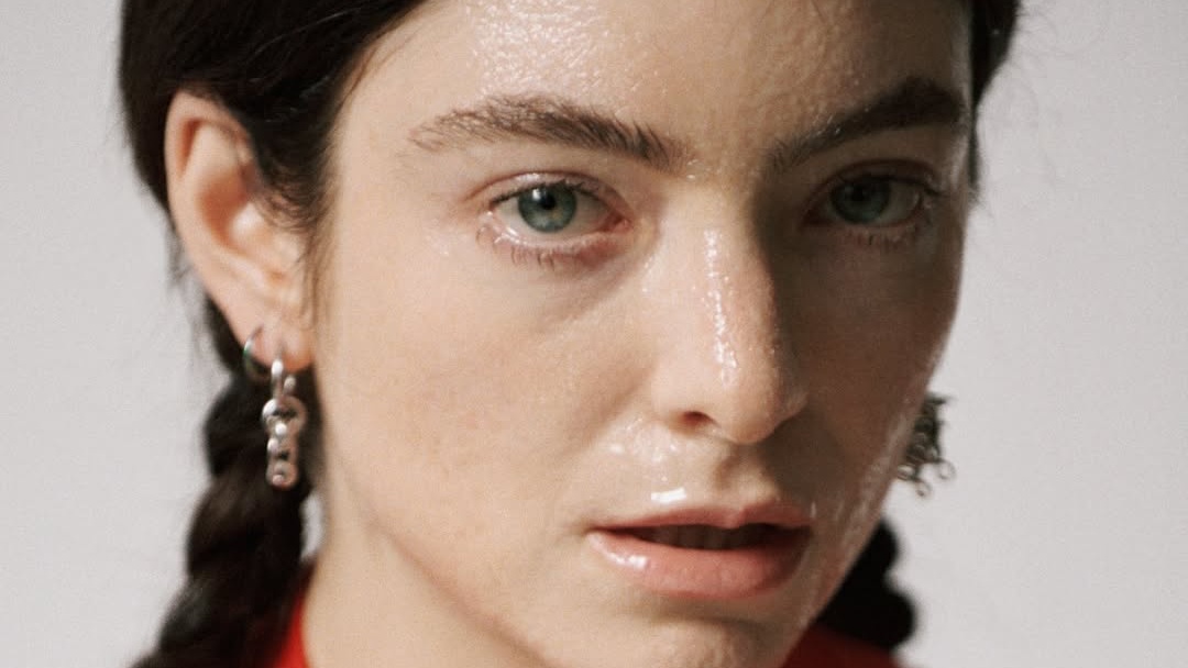 Lirik Lagu 'Man of the Year' Lorde. Trek Andalan yang Masuk dalam Album Terbarunya