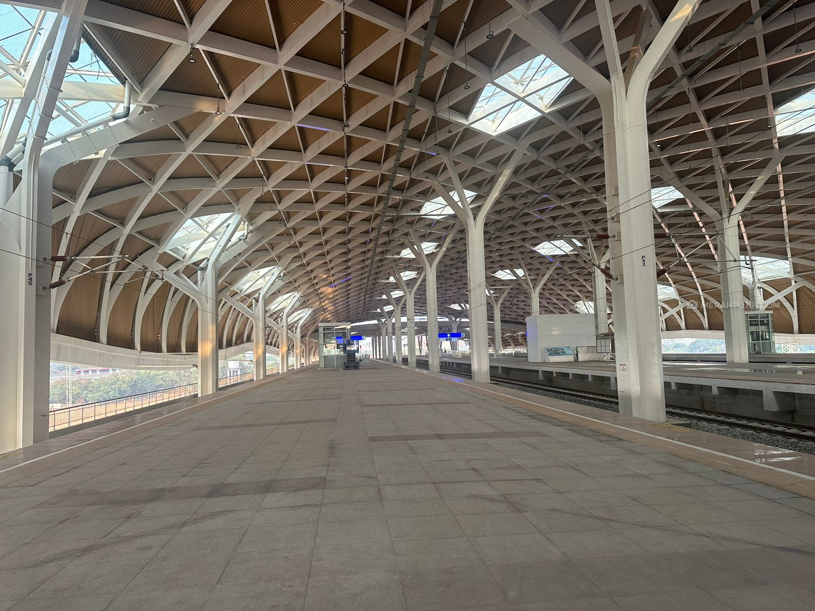 KCIC Pastikan Stasiun Halim dalam Kondisi Aman Pasca Terbakarnya Atap