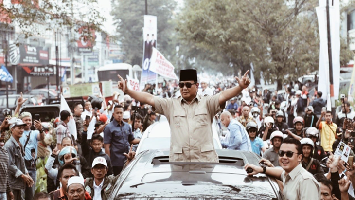 Prabowo bersama ribuan massa pendukungnya