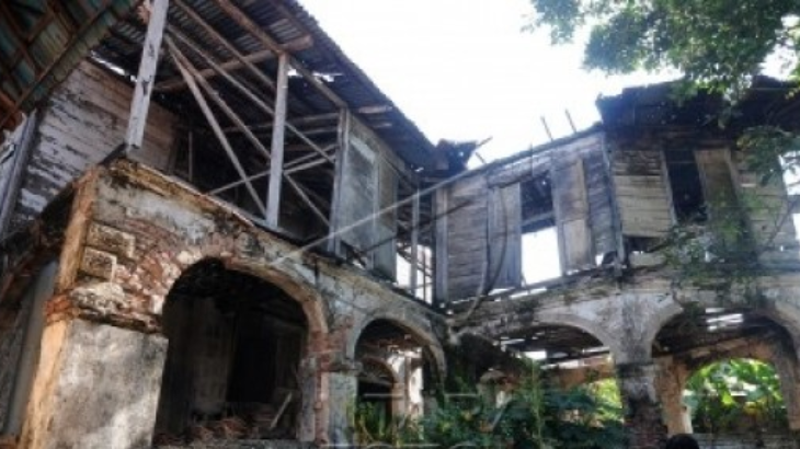 Rumah Batu Olak Kemang Terancam Hancur dan Ambruk