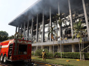 Damkar Padamkan Kebakaran Gedung Bakamla Jakarta
