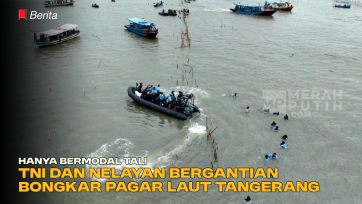 Hanya Bermodal Tali, TNI dan Nelayan Bergantian Bongkar Pagar Laut Tangerang
