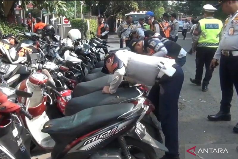 Operasi Cabut Pentil di Daan Mogot: 150 Motor Terjaring, 3 Tukang Parkir Liar Dibina