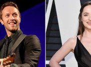 Dakota Johnson Tertangkap Basah Mesra dengan Chris Martin