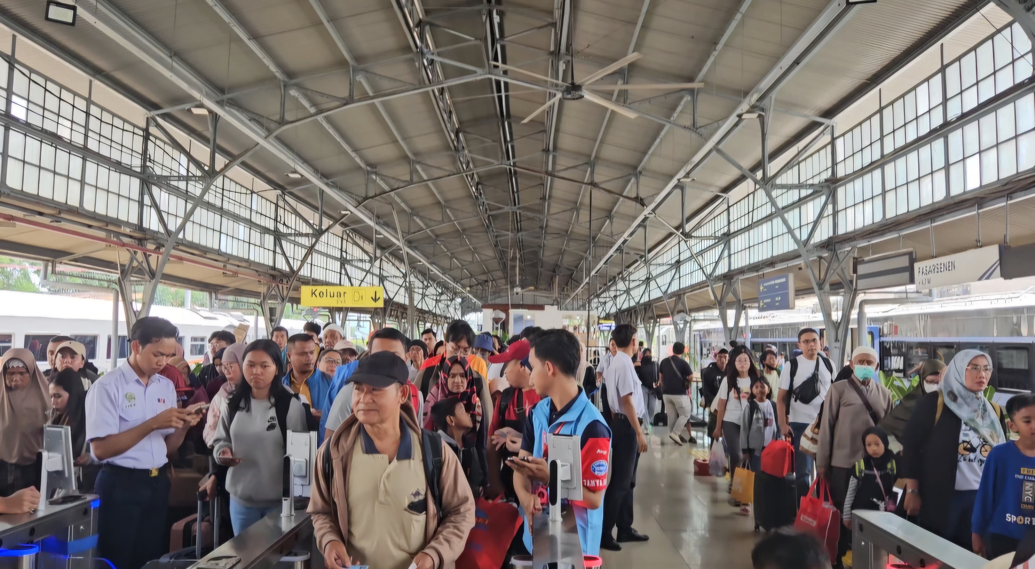 Libur Isra Miraj-Imlek, Tingkat Okupansi Stasiun Gambir dan Senen Sentuh 71,6%