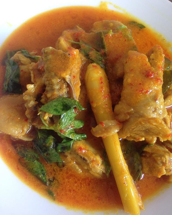 Woku ayam. https://www.instagram.com/tiara_9114lubis/