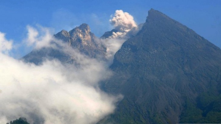 Gunung Merapi di DIY Mengalami Dua Kali Gempa Guguran
