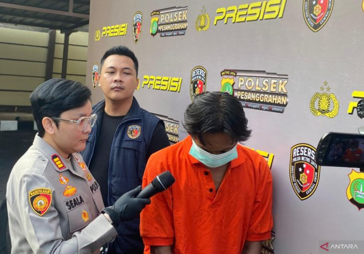 Cinta Segitiga Berujung Bencana! Pria Paruh Baya Tega Bakar Rumah Karena Curiga Istri Seorang Lesbian