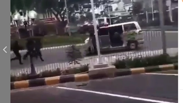 Orang yang Kerahkan Ambulans Buat Bawa Batu Dicari Polisi