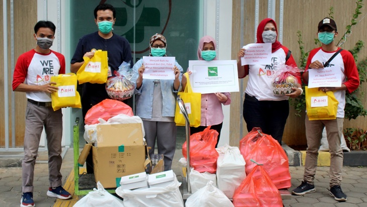 Ketika Para Relawan Menyalurkan Bantuan di Tengah Pandemi Corona
