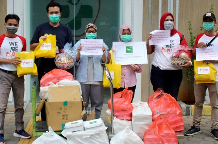Ketika Para Relawan Menyalurkan Bantuan di Tengah Pandemi Corona