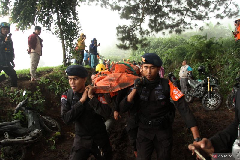 Korban Tewas Letusan Gunung Marapi Capai 15 Orang, 8 Masih Hilang
