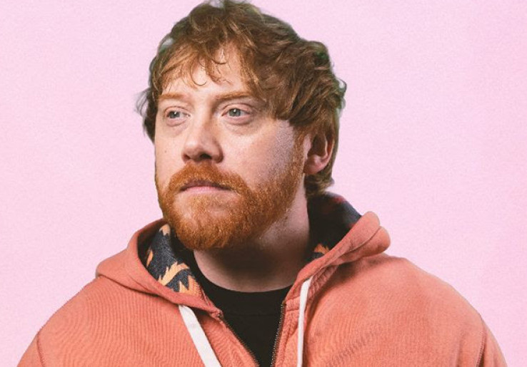 Kolaborasi lagi setelah 14 Tahun, Ed Sheeran dan Rupert Grint Bawa Komedi ke Videoklip ‘A Little More’